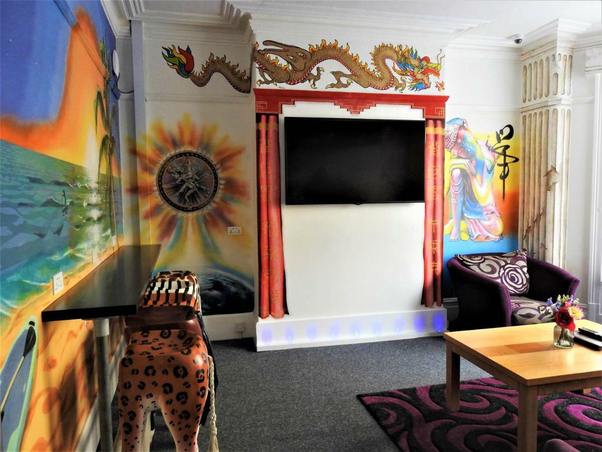 Backpackers Blackpool Hotel & Suites エクステリア 写真